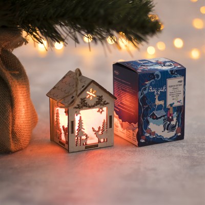 Подвеска световая "Домик с Оленем", 8х5х6 см, 1 LED, бат.(в комп), красное окно, Т/БЕЛЫЙ - фото 2029512