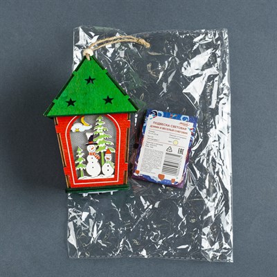 Подвеска световая цветная "Домик и снеговики", 12х8х8 см, 1 LED, бат(в комп) Т/БЕЛЫЙ - фото 2030207