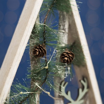 Фигура деревянная "Ёлка Веточки и Олени", 40х22х4 см, 2*CR2032 (не в компл.) 8 LED - фото 2031774