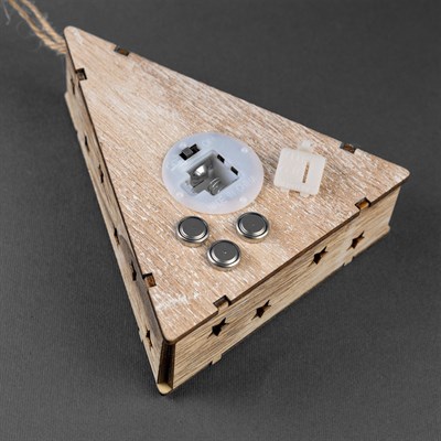 Фигура деревянная "Олень и елка", 13х11х3 см, бат (в компл.), 1 LED, Т/БЕЛЫЙ - фото 2032470