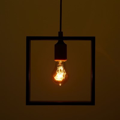 Светильник "Квадрат" 1*40Вт  Е27 черный-желтый 22х6х22-122 см - фото 2034969