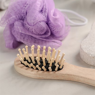 Набор банный в деревянном ушате 3 предмета: мочалка-бант, пемза, расческа - фото 2061109