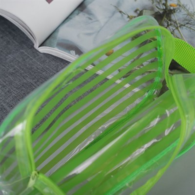 Косметичка ПВХ, отдел на молнии, с ручкой, цвет зелёный - фото 2061319