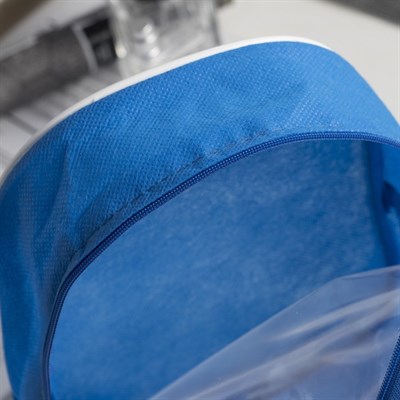 Косметичка ПВХ, отдел на молнии, с ручкой, цвет голубой - фото 2061557