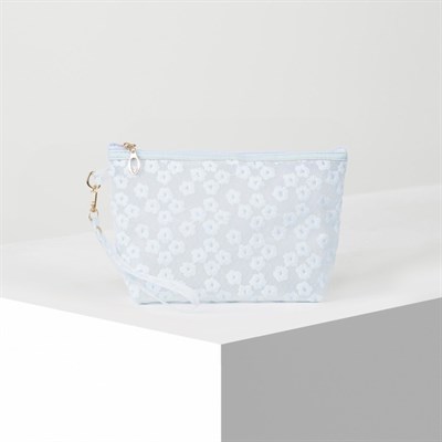 Косметичка ПВХ, отдел на молнии, с ручкой, цвет матовый голубой - фото 2062365