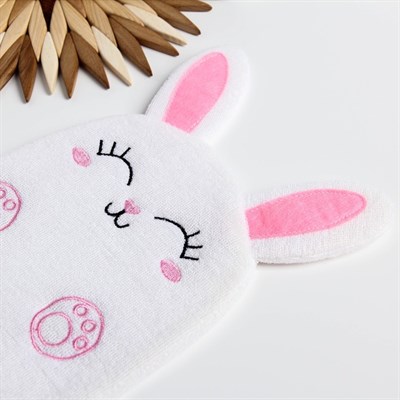 Набор для купания «Зайка», 2 предмета: мочалка + игрушка - фото 2064434