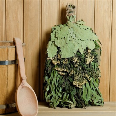 Веник для бани "Венок здоровья" из кавказского дуба с травами, в индивидуальной упаковке - фото 2074669
